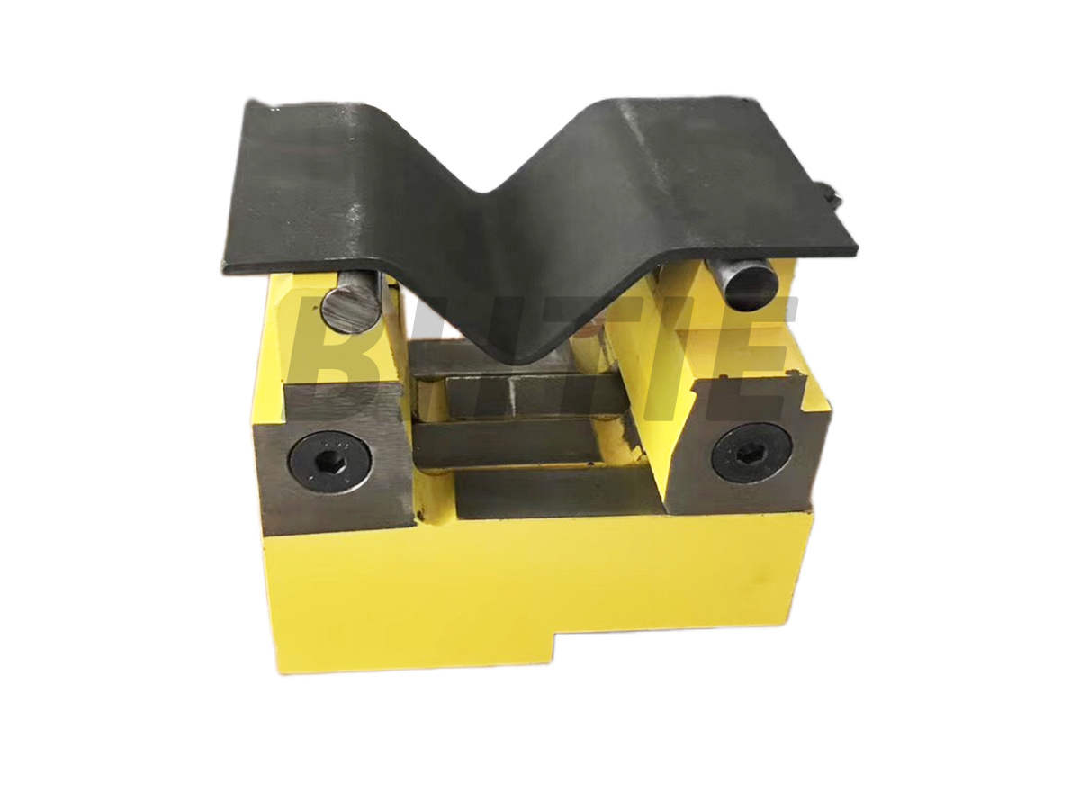 Adjustable Roller Die