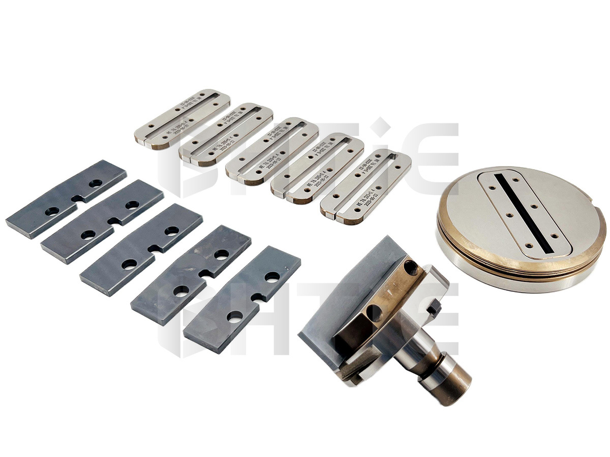 Slitting tool with interchangeable cutting blades complete