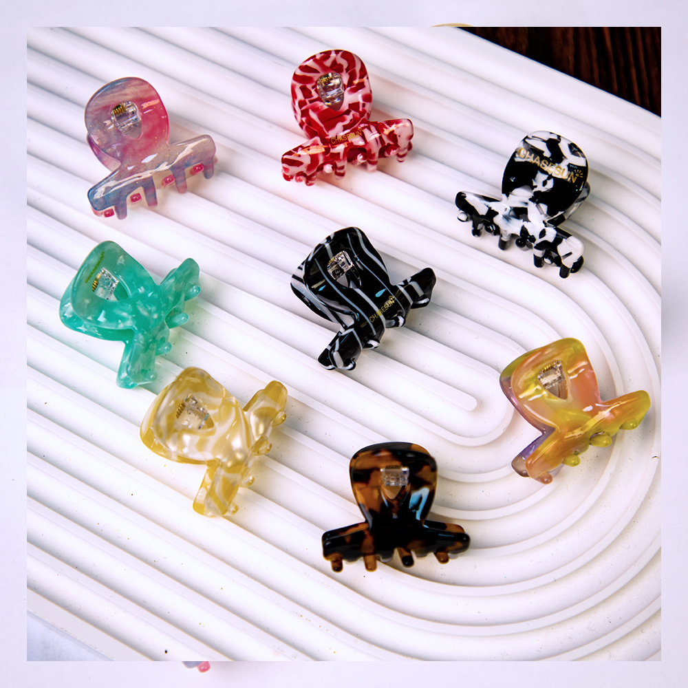 Small acetic acid clip