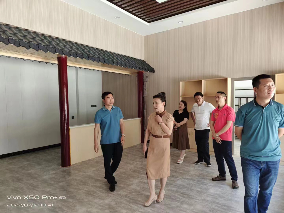 市人大常委會委員、致公黨遵義市工委曾輝副主任，縣統戰部涂部長，縣退伍軍人事務局羅局長等領導對金泓農業的關心和調研！