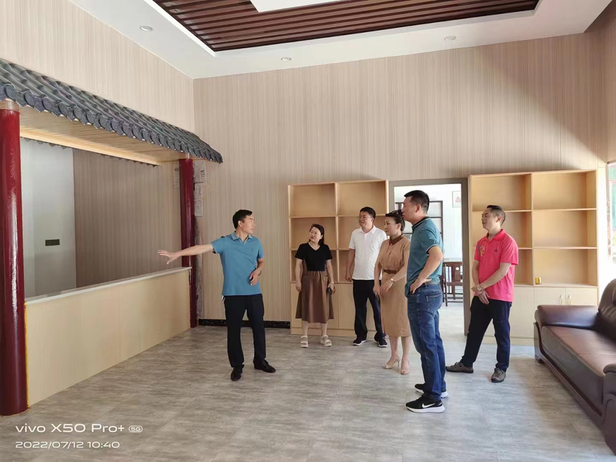 市人大常委會委員、致公黨遵義市工委曾輝副主任，縣統戰部涂部長，縣退伍軍人事務局羅局長等領導對金泓農業的關心和調研！