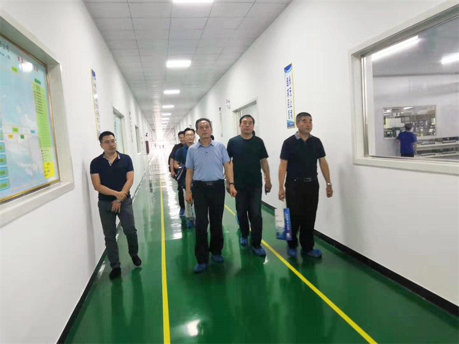 電子材料行業協會副秘書長、覆銅板材料分會秘書長雷正明一行到公司考察