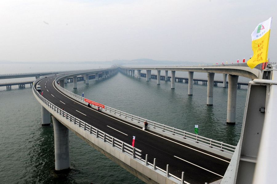 新華鋼絞線應用于杭州灣跨海大橋。大橋全長36.48公里是目前世界上最長的跨海大橋（截止2008年），該橋于2008年05月01日通車。