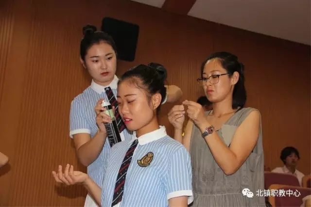 北镇职教中心合唱团参加“锦州市中小学生庆祝建党96周年文艺汇演”