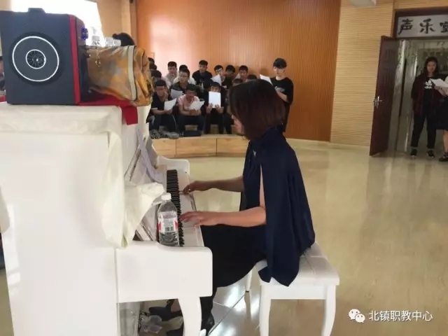 北镇职教中心合唱团参加“锦州市中小学生庆祝建党96周年文艺汇演”