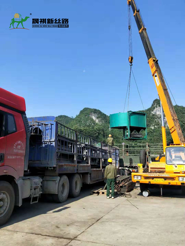 On October 30, the crane loading and unloading operation site of Friendship Guan Vietnam freight yard