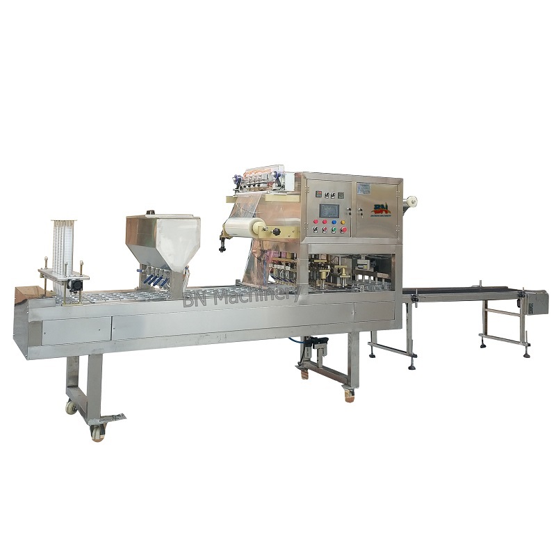 automatic premade cups tubs trays liquid/solid filling sealing machine with packaging conveying belt