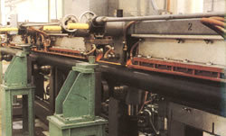 Online-weld heat treatment device