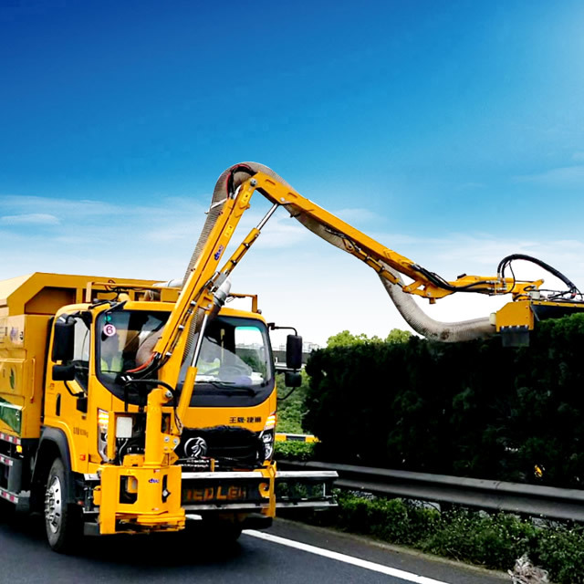 Greening and pruning vehicle