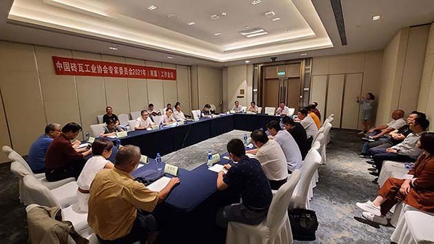  2021年中國磚業(yè)行業(yè)大會、2021年中國（南昌）磚瓦高質(zhì)量發(fā)展高層論壇、2021年中國磚瓦智能制造技術(shù)論壇在江西南昌隆重召開