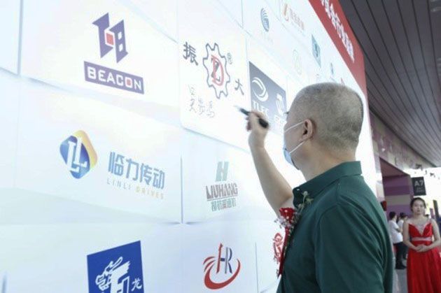 打造“宜業(yè)”業(yè)態(tài) 形成“尚品”品牌 ——第35屆中國節(jié)能綠色墻體屋面產(chǎn)業(yè)博覽會在江西南昌隆重開幕