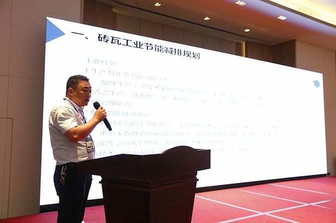  2021年中國磚業(yè)行業(yè)大會、2021年中國（南昌）磚瓦高質(zhì)量發(fā)展高層論壇、2021年中國磚瓦智能制造技術(shù)論壇在江西南昌隆重召開