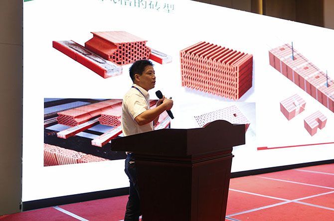  2021年中國磚業(yè)行業(yè)大會、2021年中國（南昌）磚瓦高質(zhì)量發(fā)展高層論壇、2021年中國磚瓦智能制造技術(shù)論壇在江西南昌隆重召開