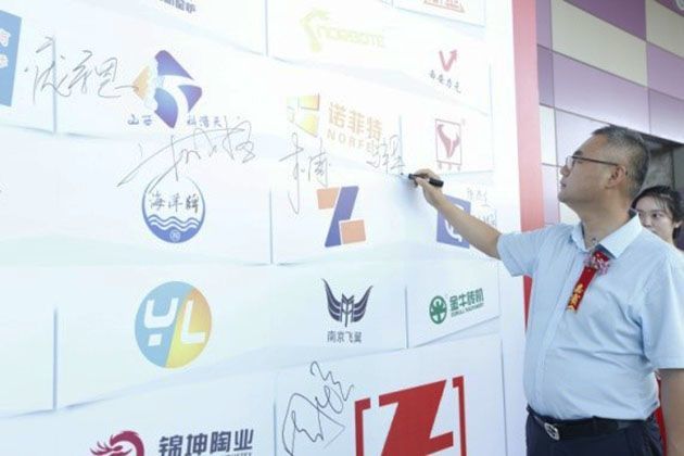 打造“宜業(yè)”業(yè)態(tài) 形成“尚品”品牌 ——第35屆中國節(jié)能綠色墻體屋面產(chǎn)業(yè)博覽會在江西南昌隆重開幕