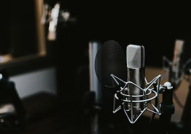 話筒連接音響怎么連接？