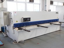 Numerical control shearing machine Numerical control shearing machine