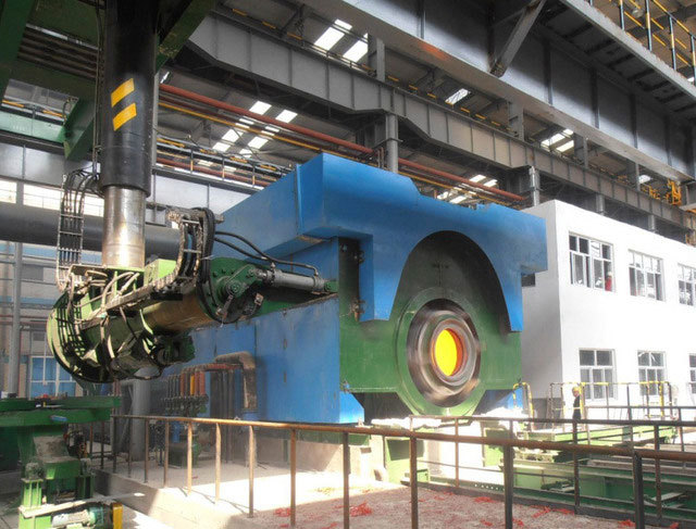 High-efficiency hot mold method centrifugal pipe casting machine + long pipe drawing