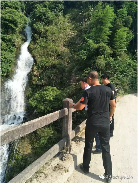 抚州市政府办调研员戴小民视察九瀑峡项目现场