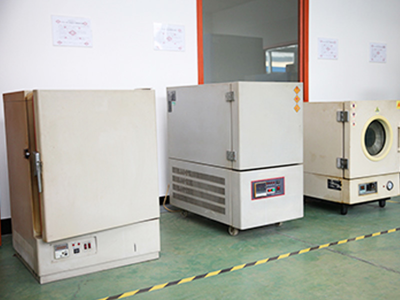 High and low temperature test bench
