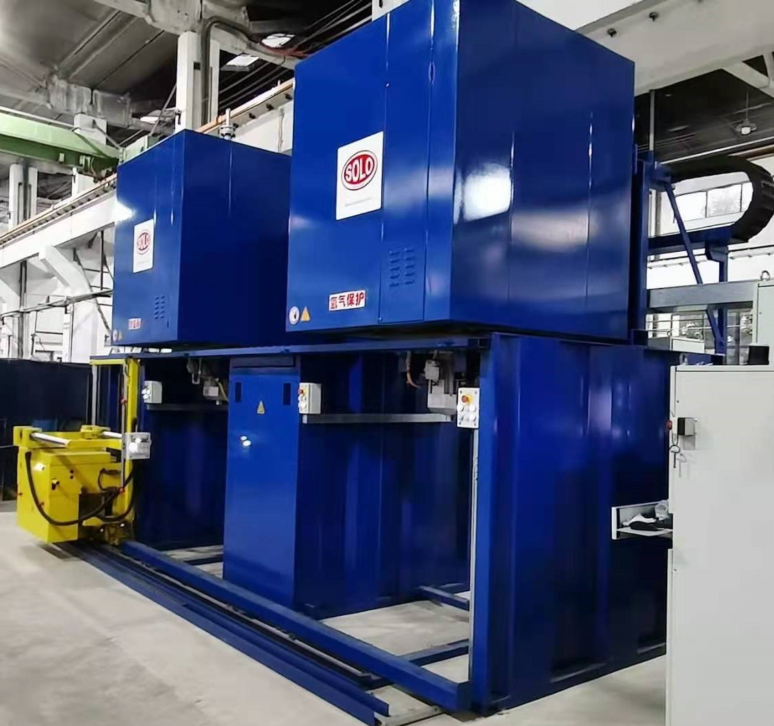 Carburizing furnace for metal heat treatment