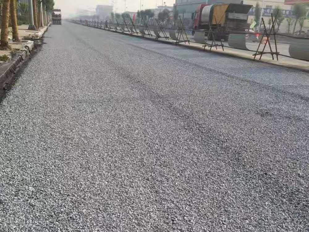 同步碎石施工