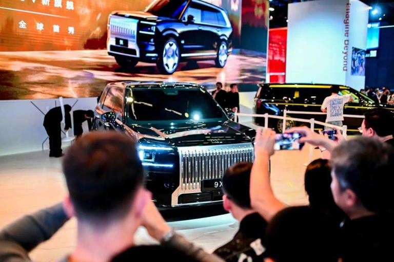 汽車(chē)行業(yè)每周快報(bào)：吉利汽車(chē)計(jì)劃私有化極氪，SU7 Ultra限速引爭(zhēng)議