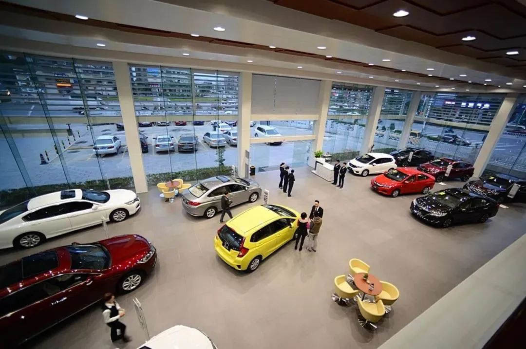 Soluciones de iluminación para concesionarios de automóviles