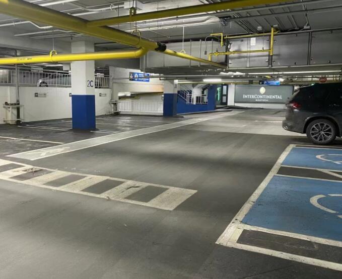 ¿¿ qué iluminación se puede utilizar en el estacionamiento?