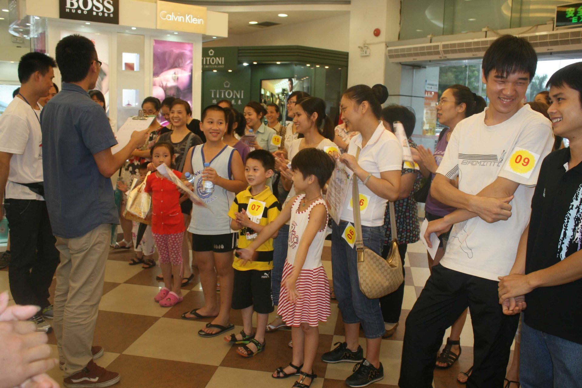Interesting parent-child targeted treasure hunt in Tianhong Shopping Mall