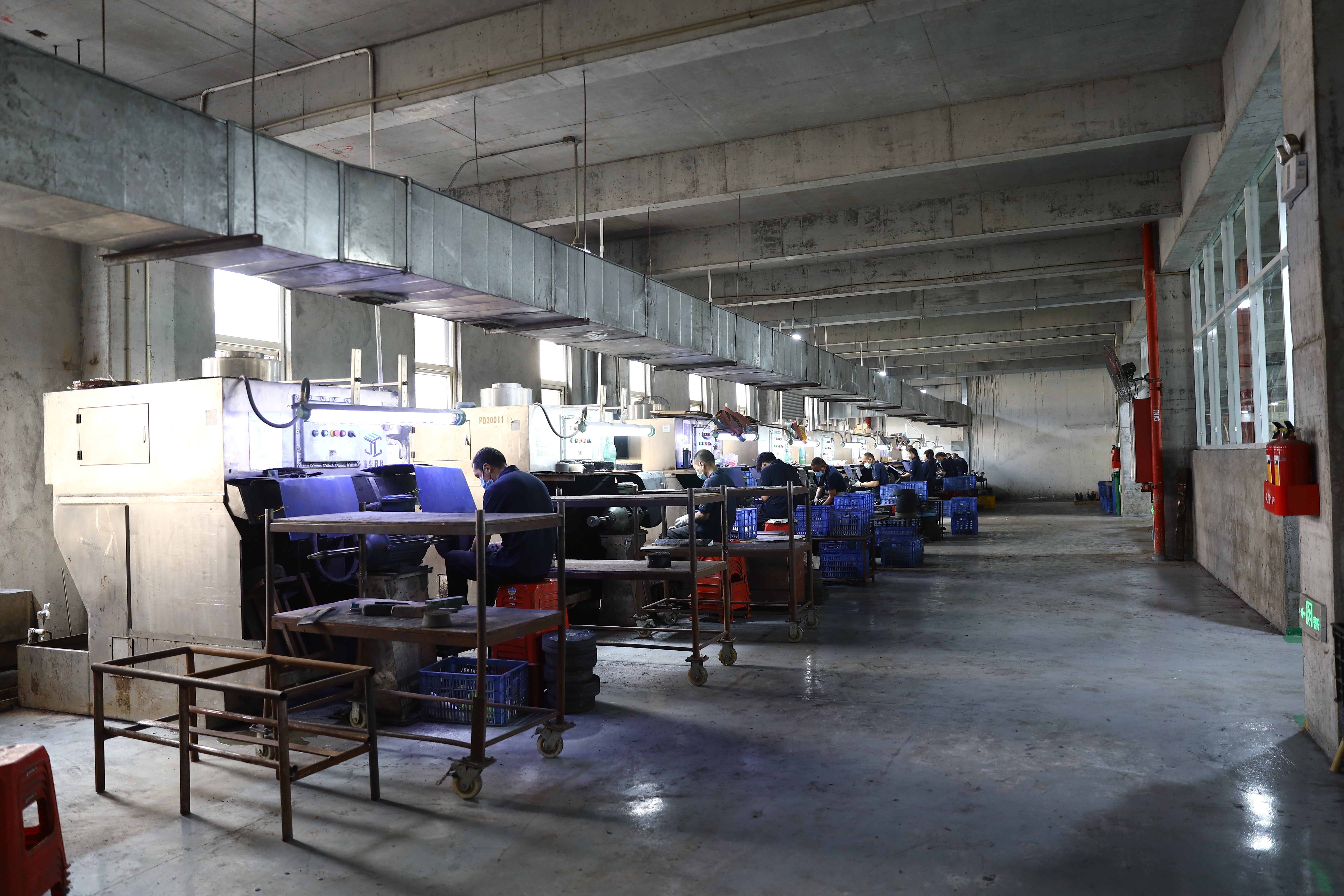 Two speed polishing machine