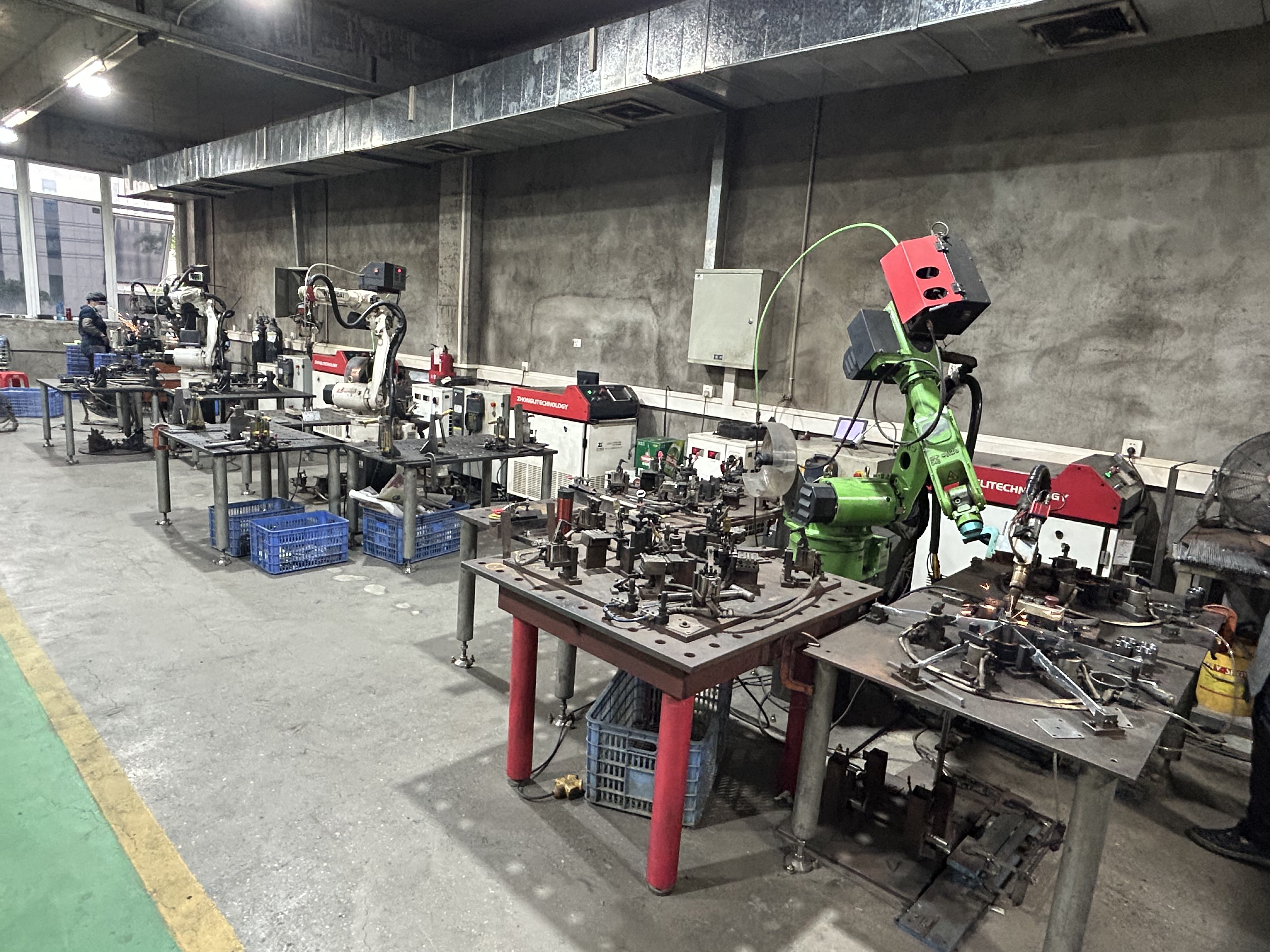 Automatic welding machine