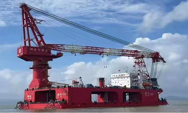 1000-тонное инженерно-спасательное судно с донной поддержкой на мелководье