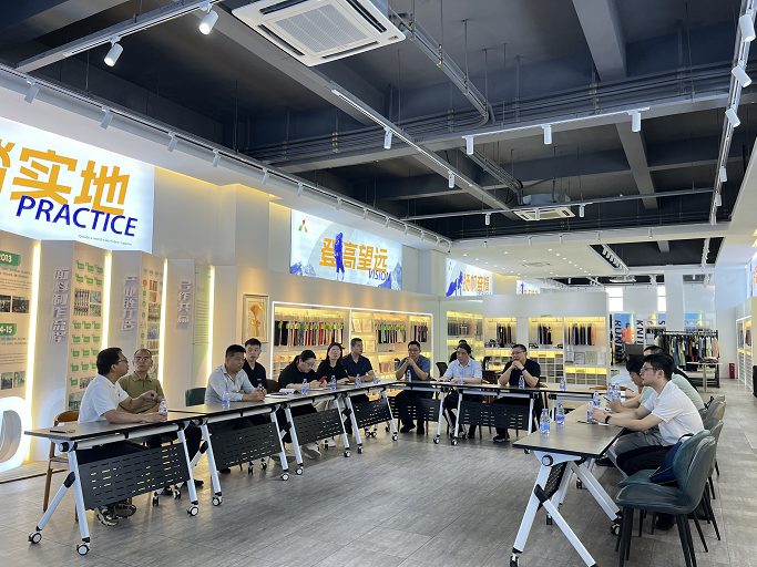 Warm welcome ｜ The leaders of the China Textile Industry Federation and the Federation of Fujian Provincial Department of Industry Information Technology came to our company to carry out digital transformation solutions for the textile industry