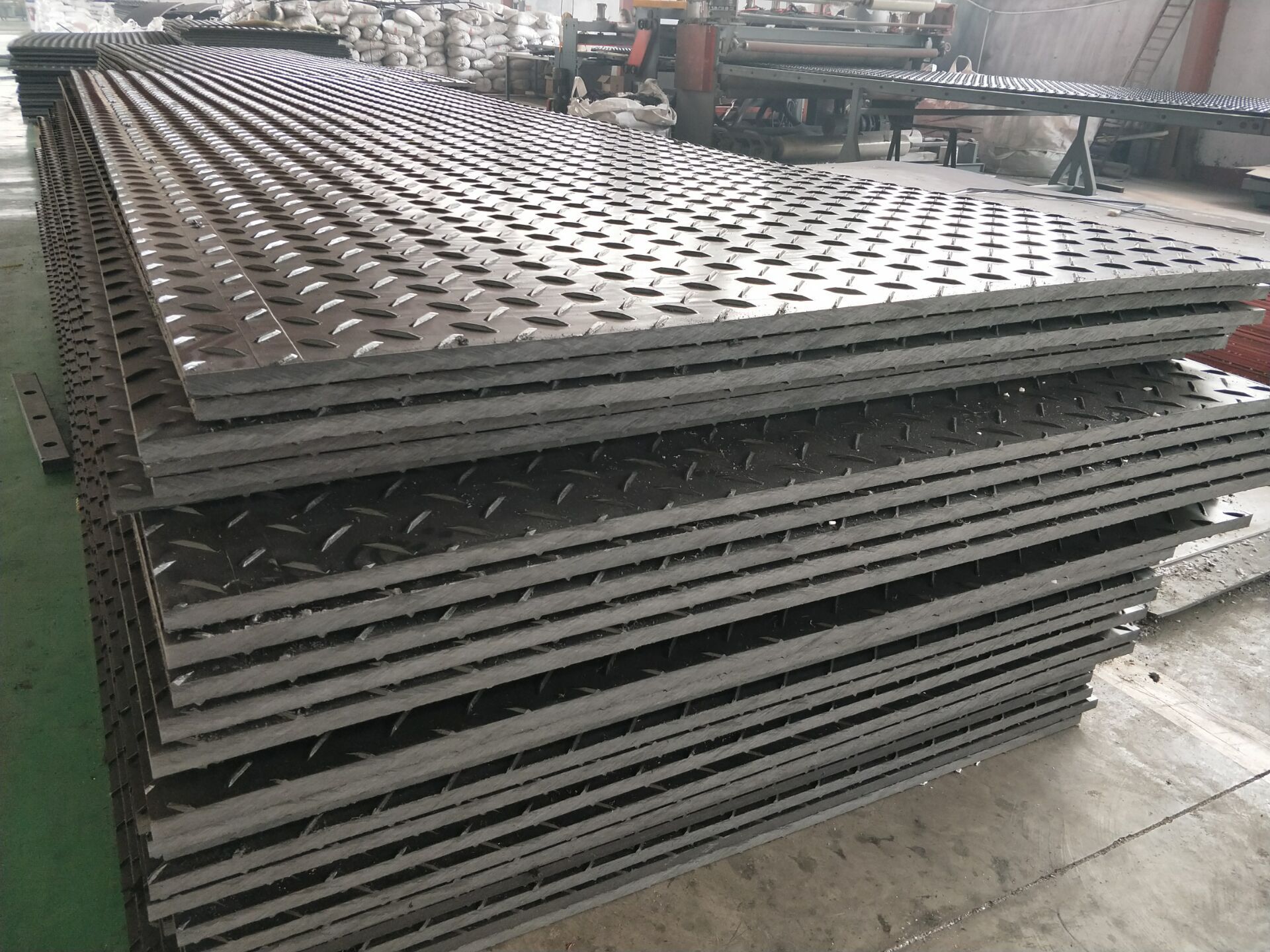 Quick insert connection XINXING temporary mobile road mats