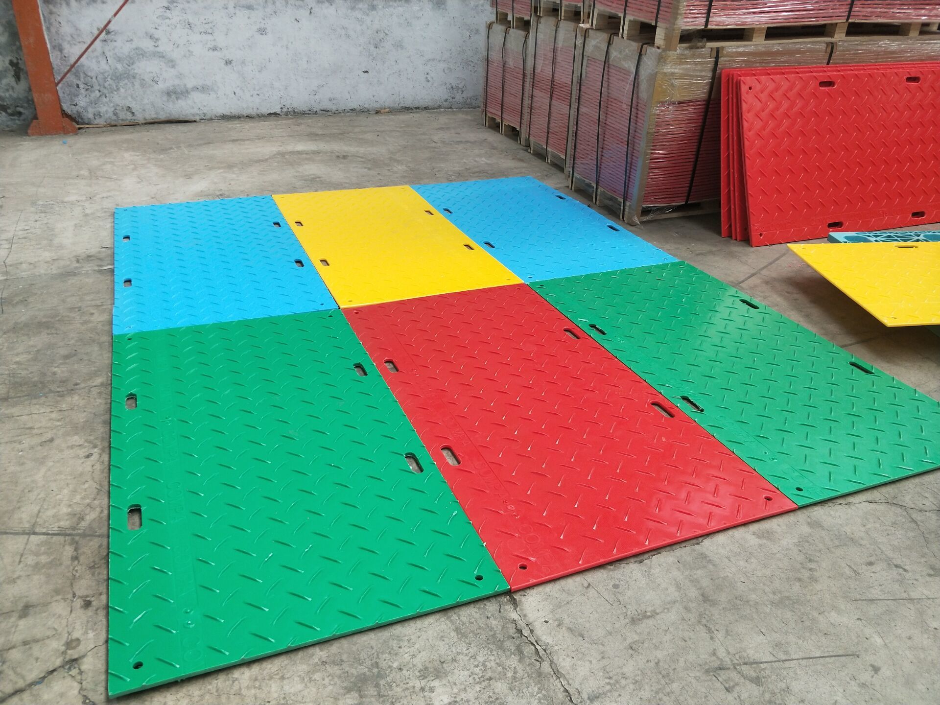 Environmentally friendly ground protection mats suitable for project construction sites