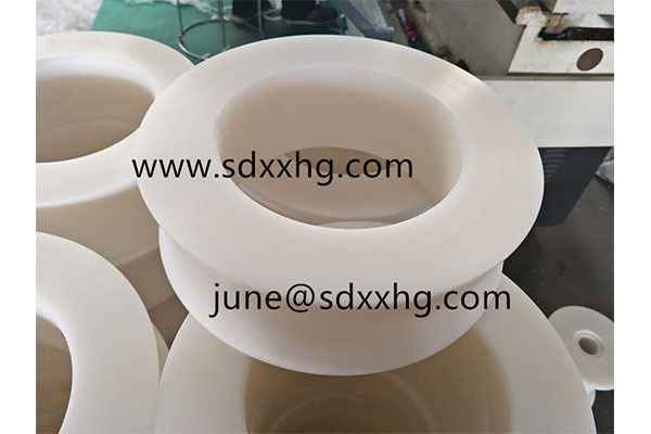 UHMWPE roller sleeve for main hoist support