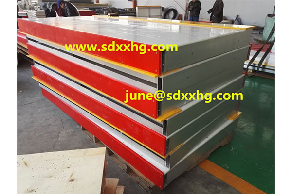 Galvanised steel or Aluminium frames Polyethylene dasher boards