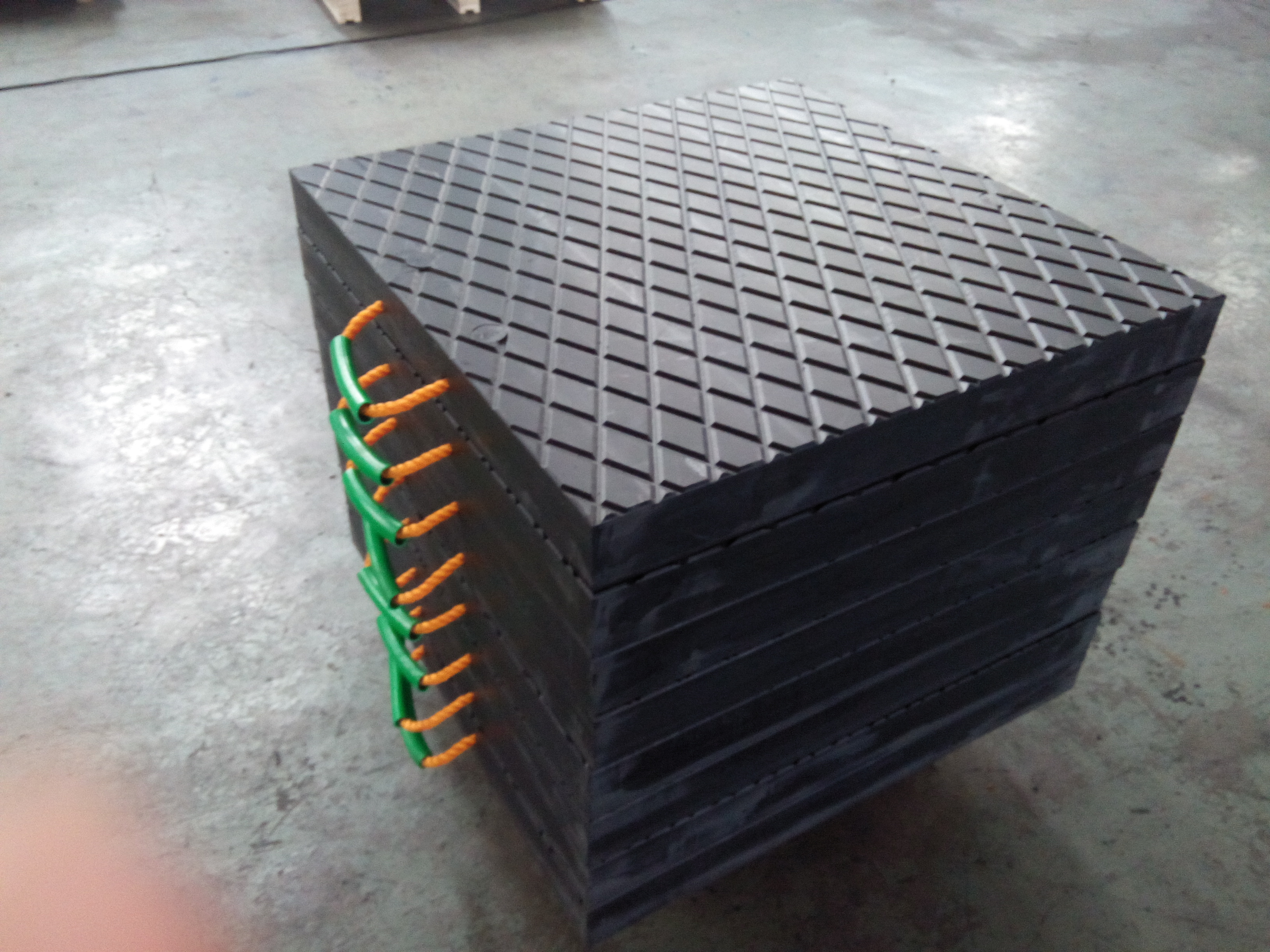 HDPE plastic durable portable outrigger pad