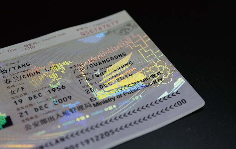 Passports with SZIMAGE holographic transfer overlay