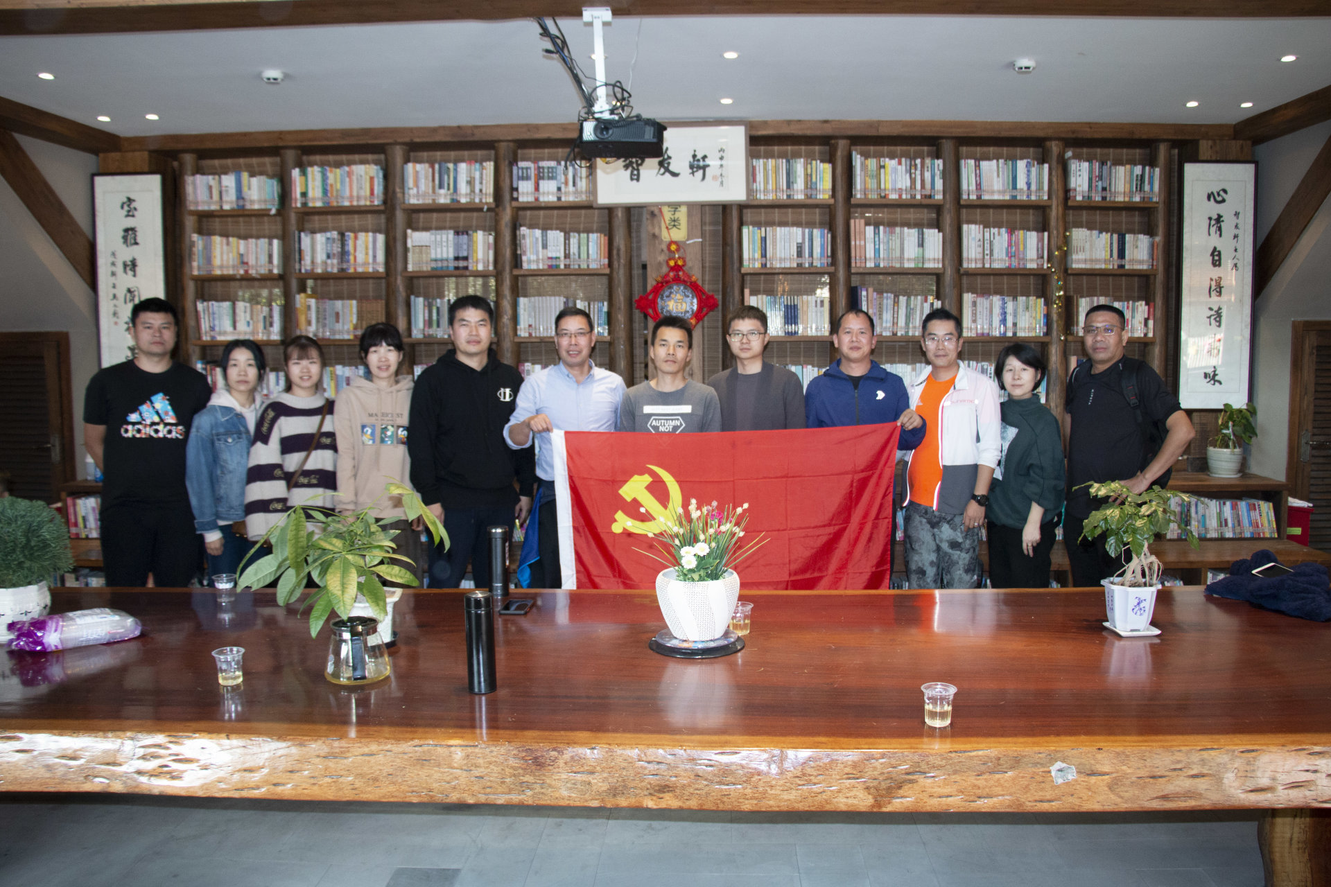 General Party Branch of Shenou Communication——Feeling the spirit of Hongqiqu, looking for the red memory of a generation