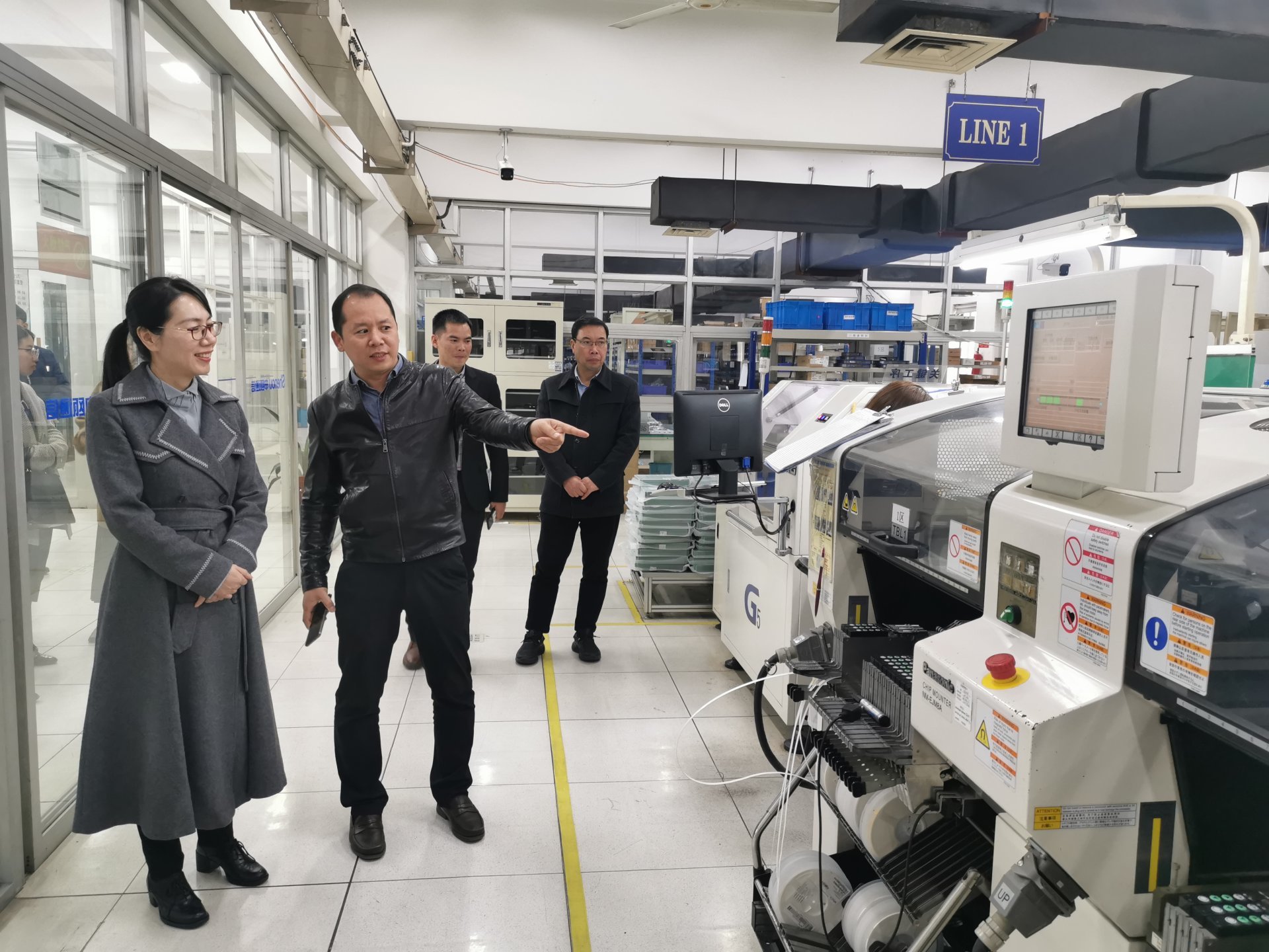 Zhang Wei, Member of the Standing Committee of the Lucheng District Committee and Deputy District Mayor, came to Shenou Communication to conduct research and guidance on the development of the digital economy industry