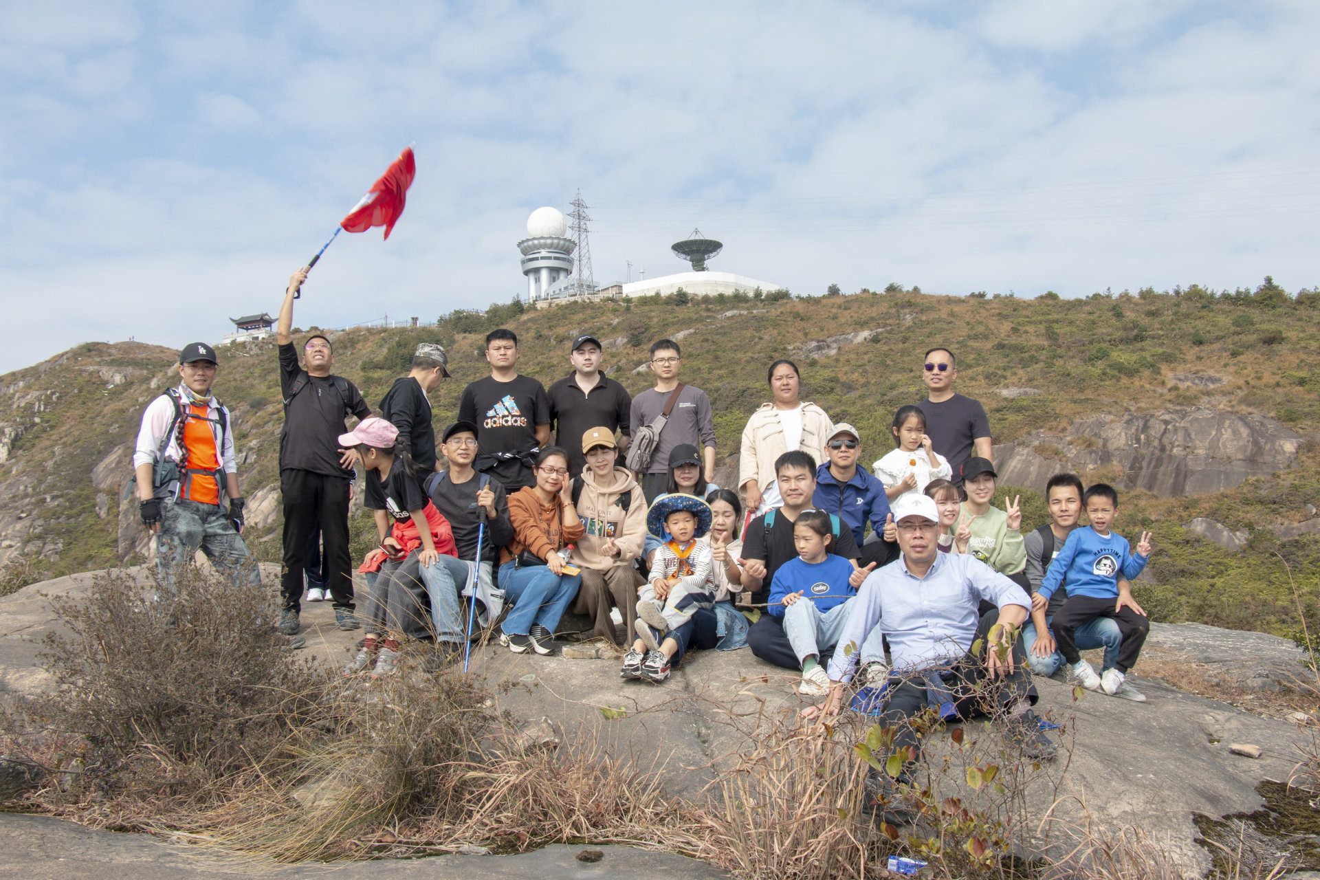 General Party Branch of Shenou Communication——Feeling the spirit of Hongqiqu, looking for the red memory of a generation