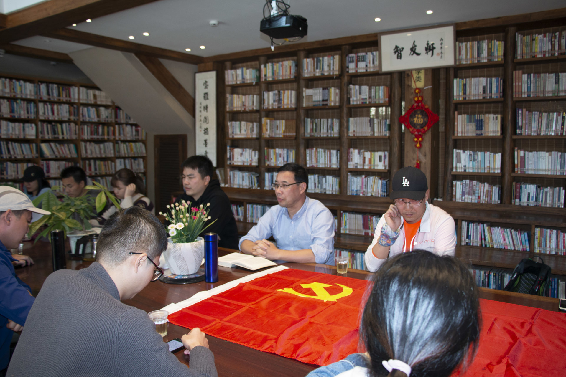 General Party Branch of Shenou Communication——Feeling the spirit of Hongqiqu, looking for the red memory of a generation