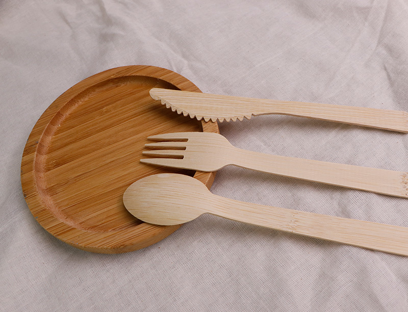 A knife and fork spoon
