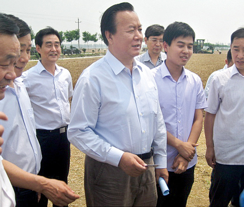 2013年原国家农办王主任到我同承建的舞阳项目区召开全国节水灌溉现场会