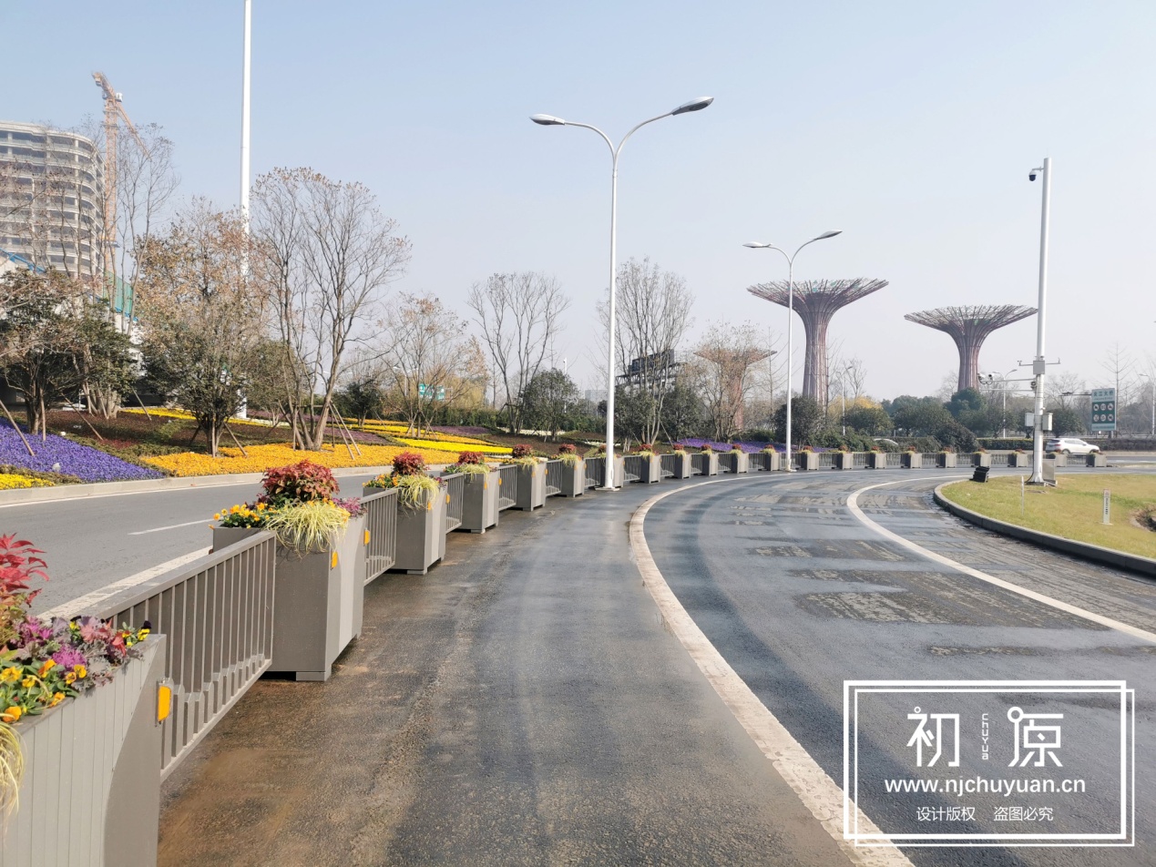 獨特設計！讓戶外花箱成為公園的亮點