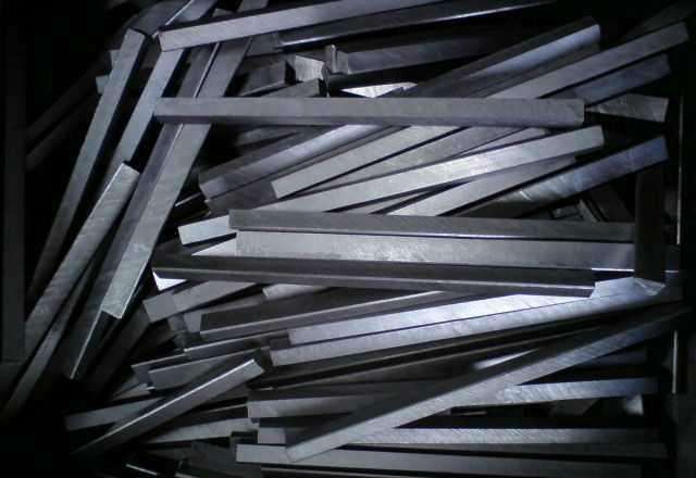 How to improve the service life of graphite plates?