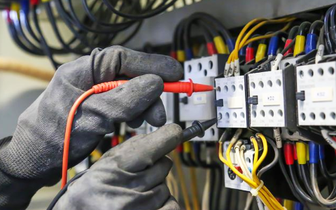 跳閘后看這里，一秒區分斷路器是由于漏電跳閘還是短路跳閘