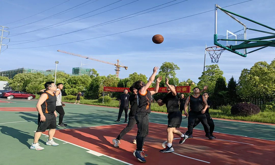 Xiuning Rural Commercial Bank organized a basketball friendly match