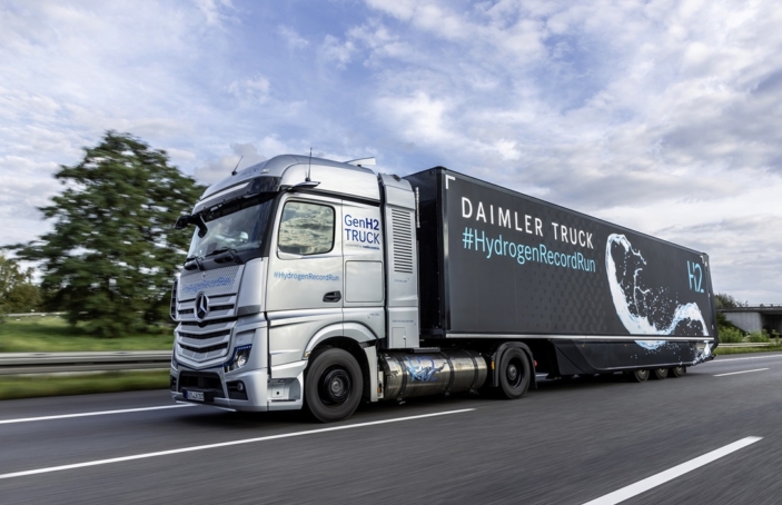 Daimler Partners With Amazon for Fuel Cell Truck Trials – TT